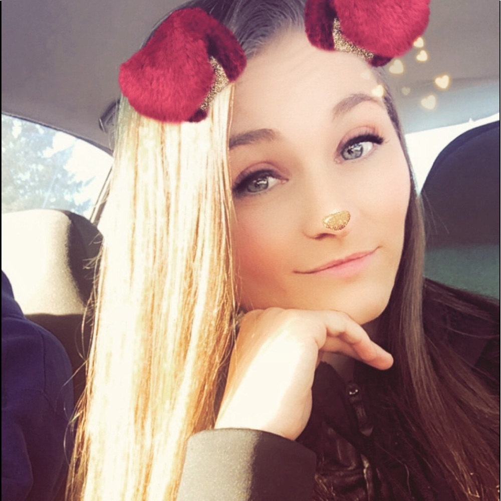 Meet your Posher, Alyssa